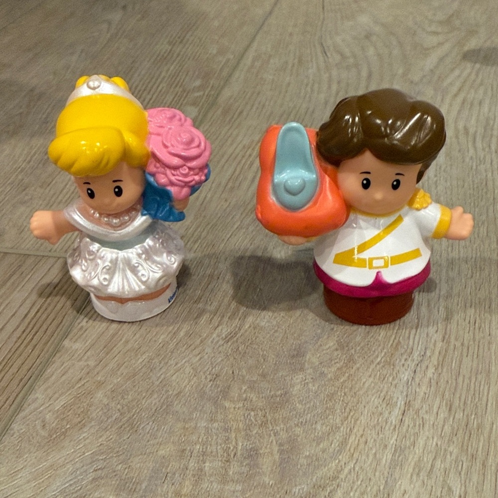 Fisher Price Little People Princess Cinderella and Prince Charming Toy Set